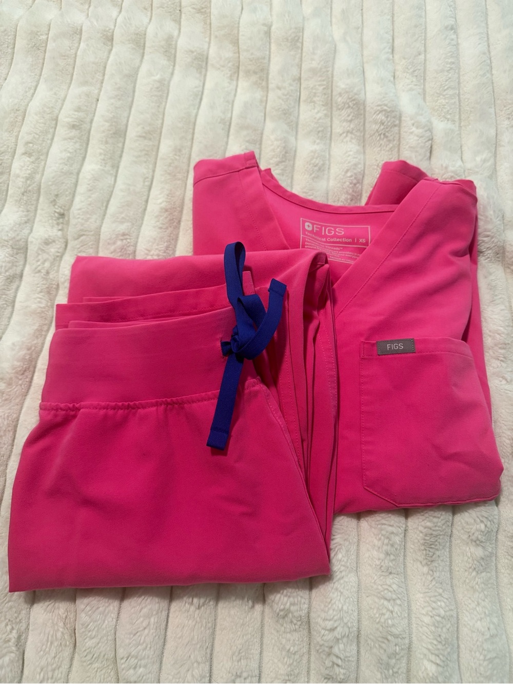Figs Set in Hot Pink with Navy Drawstring